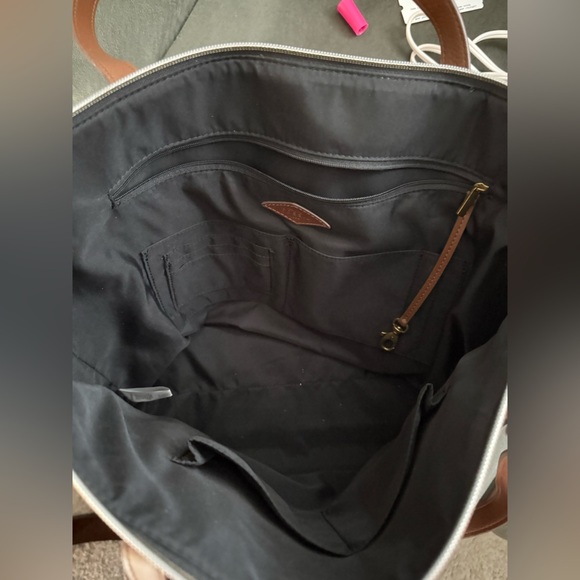 Fossil Women’s Leather Tote With The Signature Key Charm - Picture 5 of 7